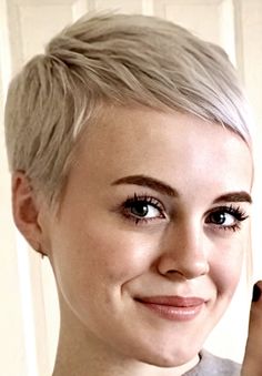 Emma Stone Pixie, Sarah B Pixie, Blonde Cropped Hair, Short Pixie Bob Hairstyles, Super Short Pixie, Short Blonde Pixie, Short Pixie Bob, Pixie Bob Hairstyles, Shaved Hair Cuts