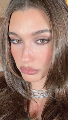 🍂 Hailey Bieber Smokey Eye, Hailey Bieber Eye Makeup, Bailey Bieber Makeup, Hailey Bieber Make Up, Hailey Bieber Makeup Looks, Hailey Makeup, Simple Festival Makeup, Brown Neutral Aesthetic, Summer Glam Makeup