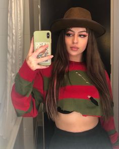 mirror selfie girl dressed as freddy krueger halloween 2022 Fredy Krueger Makeup, Short Hair Halloween Costumes Women, Costumes Brown Hair, Halloween Costumes Brown Hair, Freddy Krueger Makeup, Freddy Krueger Sweater, Skirt Micro, Brown Hair Halloween Costumes, Mirror Ootd