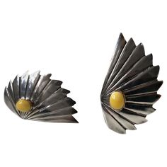 A pair of highly stylized clip-on earrings made from 830/1000 silver and set with yellow jade stones. Anonymous French silversmith circa 1925 in the style of Pierre Turin. Depicting angel wings this set is an example of the Devine Art Deco style that surfaced in France during the 1920s. Originally this pair might have been regular earrings or brooches. The clip mechanism covers the hallmarks and only the number 8 is to be seen. Bear Face Drawing, Art Deco Geometric Patterns, Ali D'angelo, Art Deco Geometric, Yellow Jade, Bear Face, Number 8, Estilo Art Deco, Computer Case