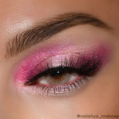 A warm violet with gold pin points for ultimate purple vibes 💟 Pink White Eyeshadow, Wild Eye Makeup, Pink Festival Makeup Looks, Fairy Makeup Inspiration, Light Pink Glitter Eye Makeup, Makeup Looks Colourful, Lover Era Eye Makeup, Pink Out Makeup, Neon Pink Eyeshadow Looks