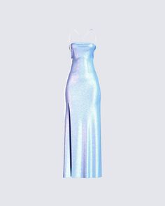 Have a Cinderella moment and make others wishes come true with a backless, leggy moment in the KIRA 🧚‍♂️💙 Iridescent Maxi Dress, Light Blue Dress Casual, Euphoria Dress, Iridescent Dress, Stunning Prom Dresses, Looks Party, Prom Dress Inspiration, Pretty Prom Dresses, Glam Dresses