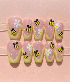 Bumble Bee Nails, Bee Nails, Kutek Disney, Fake Nails Designs, Cute Simple Nails, Anime Nails, Nail Art Designs Diy, Really Cute Nails, Kawaii Nails