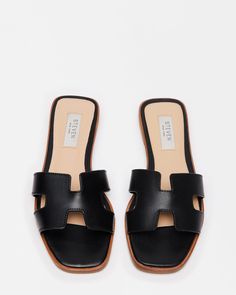 HADYN Black Leather Sandal | Women's Designer Sandals – Steve Madden Steve Madden Hadyn, Look Expensive On A Budget, Sandals Steve Madden, Wineries Outfit, How To Look Expensive, Sandal Slides, Brown Leather Tote Bag, Classy Lady, Look Expensive