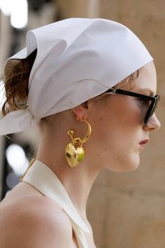 Archive Jewelry, Simple Cat Makeup, Runway Jewelry, Bamboo Pattern, Hairstyles With Glasses, Spring 2025, Chunky Jewelry, Handbag Charms