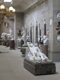 there are many statues on display in this room