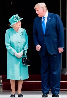 New biography unveils Queen Elizabeth II's frank assessment of Donald Trump, including her thoughts on his manners and marriage to Melania. Fashion Evolution, Coronation Dress, English Royalty, American Presidents, British Vogue, Famous Women, Us Presidents, Buckingham Palace