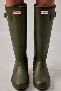 Get through rainy days with ease in these classic rubber rain boots. In a matte rubber this style features a buckle accent on the side, logo detailing in front, and treaded rubber sole. Rain Shoes Women Nordstrom, Green Weatherproof Rain Boots For Fall, Green Hunter Boots, Rain Boot Outfit, Countryside Fashion, Green Rain Boots, Hunter Boots Outfit, Hunter Wellies, Comfy Boots