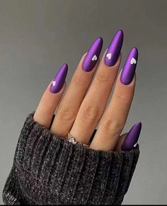 Summer 2024 Purple Nail Designs: From Light Pastels to Dark Monochromatic Art 2024 Purple, Light Purple Nails, Green And Violet, Monochromatic Art, Simple Acrylic, Glittery Nails, Purple Nail Designs, Monochromatic Outfit, Purple Nail