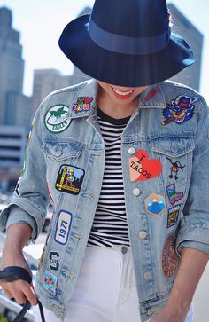 Outfit with patches on denim jacket Jean Jacket With Patches, Stil Rock, Denim Jacket With Patches, Jeans Patch, Jacket With Patches, Diy Denim Jacket, Jean Jacket Outfits, Denim Jacket Patches