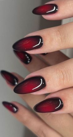 Pretty Red Nail Ideas, Grunge Oval Nails, Chrome Red And Black Nails, Nail Art Designs Short Almond, Almond Nails Aura Design, Grunge Nails Almond Shape, Black And Red Design Nails, Black And Red Nails Almond Shape