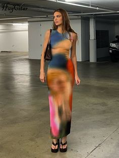 Dresses For Big Bust, Stile Kendall Jenner, Throwing Fits, Chique Outfit, Look Retro, Tie Dye Outfits, Looks Party, Jenner Outfits, Sleeveless Bodycon Dress