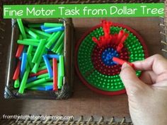 Montessori inspiró las tareas motoras finas de Dollar Tree -Parte 3 – De este a ese aprendizaje temprano Manipulative Activities, Preschool Fine Motor Skills, Finger Gym, Fine Motor Activities For Kids, Occupational Therapy Activities, 10 Dollar, Early Learning Activities