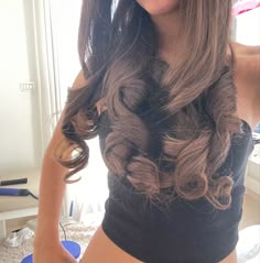 Half Curled Hair, Blowout Hair Brown, Blowout Hair Aesthetic, Blowout Brown Hair, Brown Hair Blowout, Highlights Hair, Perfect Hairstyle, Blowout Hair, Hairstyle Inspo