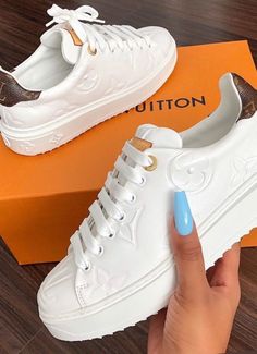 Gucci Art, Dior Book, White Nike Shoes, Fashion Shoes Heels, Expensive Shoes, Shoes Outfit Fashion, Shoe Wishlist, Book Tote Bag, Dior Book Tote