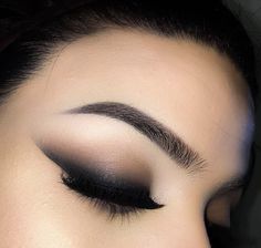 Eyeliner Trends, Double Eyeliner, Silver Eyeliner, Cat Eye Eyeliner, Shadow Design, Pink Eyeliner, Gold Eyeliner, How To Do Eyeliner, Green Eyeliner