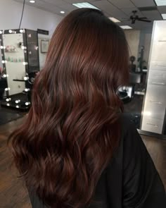 Maple Brown Hair, Chocolate Red Hair, Redish Brown Hair, Brown Auburn Hair, Reddish Brown Hair Color, Red Brown Hair Color, Brown Hair Trends