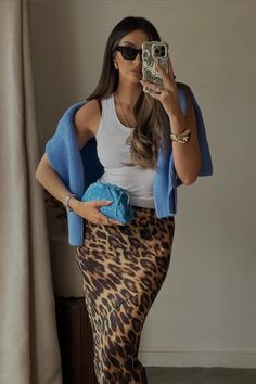 Leopard skirt - Minimalist top | Source: @olivialaura_ | Insta | Summer outfits Leopard Skirt Outfit, Ethereal Dresses, Skirt Outfit Summer, Cheetah Style, Animal Print Outfits