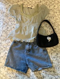 Downtown Girl Coquette, Brandy Melville Aesthetic, Shorts Cute, Looks Street Style, Aesthetic Outfit