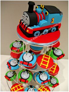 thomas the tank engine birthday cake with cupcakes on it's bottom tier