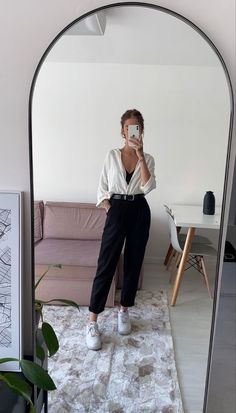 Outfit Primavera, Paris Mode, Casual Work Outfits, Business Casual Outfits, Mode Inspiration, Office Outfits, Pin It, Look Chic