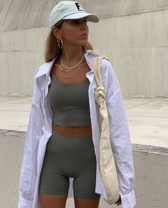 Stile Kendall Jenner, Looks Pinterest, Sporty Outfits, Gigi Hadid, Mode Inspiration, Spring Summer Outfits, Outfits Casuales