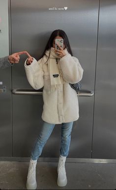 Outfit Of The Day Winter, Dina Denoire, Cold Outfit, Winter Coat Women, Cream Boots, Clothing Staples, Coat Women, Rainy Day Outfit, Cute Outfit