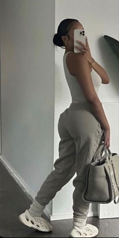 Cool Sweatpants, Sweatpants Outfit Ideas, Sweatpants Outfits, Cozy Sweatpants, Baggy Sweatpants, Skandinavian Fashion, Sweatpants Outfit, Outfit Inspo Casual