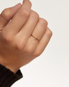 Gold Minimalist Rings, Minimal Rings Gold, Minimal Gold Ring, Hand Jewelry Rings, Modern Gold Jewelry, Evening Jewelry, Gold Rings Simple, Gold Jewelry Stores, Gold Rings Fashion