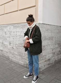 Mode Dope, Mom Jeans Outfit Winter, Comfy Fall Outfits, Jeans Outfit Winter, Mom Jeans Outfit, Blazer Outfit, Hipster Outfits, Outfits With Converse