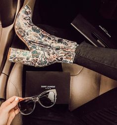 Boots Are Made For Walking, Mode Shoes, Tennis Shoes Outfit, Mode Inspo, Crazy Shoes, Mode Vintage, Mode Inspiration, Cute Shoes, A Car