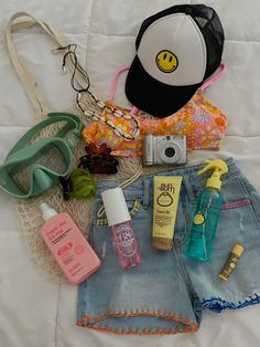 It Girl Summer Aesthetic, Summer Stuff To Buy, Summer Core, Summer Needs, Beach Bag Essentials, Summer Vision, Summer Wishlist, Vsco Summer