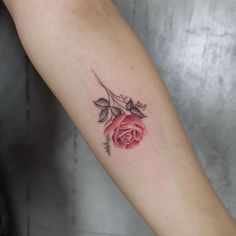 20 Rose Tattoo Ideas for Women Mom's Got the Stuff Rose Tattoo Shading, Colored Rose Tattoo, Feminine Rose Tattoo, Rose Tattoo Simple, Fine Line Rose Tattoo, Line Rose Tattoo, Fine Line Rose, Coloured Rose Tattoo, Rose Tat