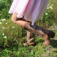 Country Coquette, Country Princess, Country Girl Aesthetic, Summer Pose, Statement Boots, Waves Beach, Puffy Dresses, Crimped Hair