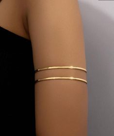 🎃 Metall Geometrische aushöhlen Wand Ring mit Offenem Ende, Modisch Und Bold Gold Damen Oberschenkel Kette Schick Minimalist Arm Manschette Elegantes Gold Obermaterial 🎃 Ob Sie nun ein stilvolles Alltagsaccessoire oder ein schillerndes Stück für eine besondere Nacht suchen, diese Kette wird jedem Moment eine magische Note verleihen! Beschreibung Farbe: Gelbgold Geschlecht: Frauen Typ: Taillenkette Material: Eisenlegierung 🎁 So bestellen Sie: Wählen Sie Ihr gewünschtes Material und Farbe. In den Warenkorb und Schließe Deine Bestellung ab! 🚚 Versand & Rückgabe: Bestellungen werden innerhalb von 1-2 Werktagen vorbereitet und versendet. Lieferzeiten: Türkei: 7-14 Werktage USA: 7-14 Werktage Kanada: 7-14 Werktage Neuseeland: 7-14 Werktage Frankreich: 7-14 Werktage Australien: 7-14 Werktage Upper Arm Bracelet, Gold Arm Cuff, Gold Arm Band, Arm Bracelets Upper, Arm Bracelet, Thigh Chain, Arm Bracelets, Upper Arms, Arm Cuff