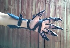 THIS LISTING IS FOR A PAIR OF CLAWED GAUNTLETS. The clawed dragon gauntlet is part of our armor set that we usually reserve for custom orders but Armadura Cosplay, Knight Armor