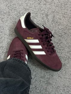 Maroon Adidas Gazelle, Bordeaux Fashion, Maroon Sneakers, Maroon Sambas, Gazelle Shoes Outfit, Spezial Adidas, Maroon Shoes, Funky Shoes