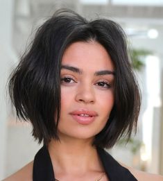 15 Inspiring Bob Haircuts for Square Faces Women Should Try - Fimaan Square Layers, Haircuts For Square Faces, Black Hair Ombre, Haircut For Square Face, Faces Women, Chin Length Bob, Square Face, Black Ombre