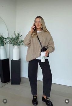 Comfy Fall Office Outfits, Business Casual Outfits For Women Long Sleeve, Rainy Day Work Outfit Professional Spring, Basic Neutral Outfits Aesthetic, Comfy Cute Office Outfits, Easy Comfortable Work Outfits, Comfy Chic Work Outfits, Simple Work Outfits Women, Business Casual Outfits Women Aesthetic