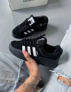 Ootd Women, Heels Sneakers, Diy Vetement, 2nd Year, Adidas Shoes Women, Shoe Inspiration