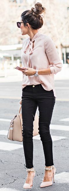 Winter wardrobe + blush pink + Christine Andrew + gorgeous silky blouse + matching heels + bag Top: Shopbop, Jeans: Nordstrom, Heels: Aminah Abdul Jillil. Fashion 23, Mode Casual, Wardrobe Outfits, Moda Vintage, Casual Winter Outfits