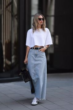 Outfit Minimalista, White Denim Outfit, Smart Casual Women Outfits, Smart Casual Women, Sport Chic Style, Comfy Casual Outfits, Denim Skirt Outfits, Long Skirt Outfits