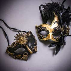 Black Gold Roman Greek Emperor & Gold Black Side Feather Glitter Couple Masks Set Usms-M2598bkgo-M6131gobk Black And Gold Masquerade Mask For Women, Gilded Mask, White Halloween Mask, Masquerade Quince, Roman Mask, Black And Gold Masquerade Mask, Feathered Mask, Purple Sequin Top, Masquerade Mask Black