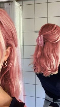 Natural Looking Pink Hair, Pink Hair Professional Look, Half Blonde Half Pink Hair Underneath, Mid Length Pink Hair, Pink Hair Pink Outfit, Light Pink Hairstyles, Pink Light Hair, Outfits For Pink Hair, Light Pink Hair Aesthetic