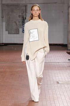 Jil Sander Spring 2019 Ready-to-Wear Collection - Vogue Dresses 90s, Jill Sander, All White Outfit, Women Fashion Edgy, Mode Boho, Couture Mode, Summer Fashion Trends, 가을 패션, Mode Inspiration