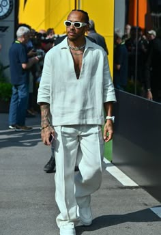 Lewis Hamilton Style, Rave Outfit Men, Hamilton Outfits, Casual Sporty Outfits, France Outfits, Mode Kimono, Boho Men