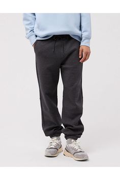 Finely spun cotton-blend fleece with a super smooth hand-feel/Drawstring waistband/Interior cell phone pocket/This is Real Good: Made with the planet in mind & a promise to continue to do better. Do Better, Tech Fleece, Fleece Joggers, Jogger Sweatpants, Drawstring Waistband, American Eagle Outfitters, Women's Jeans, Spun Cotton, American Eagle