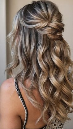 Curl Craze: 15 Spectacular Curly Hair Hairstyles That Will Make Heads Turn 35 Hair Prom Curly, Party Hairstyles For Medium Hair, Fall Haircuts For Women, Simple Curls, Gorgeous Curly Hair, Fall Haircuts, Curled Hairstyles For Medium Hair