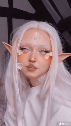 Sfx Fairy Makeup, Fairy Cosplay Aesthetic, White Elf Makeup, Cute Elf Makeup, Elf Aesthetic Makeup, Elf Girl Aesthetic, Elf Outfit Women, Elf Aesthetic Outfit, Elf Costume Women