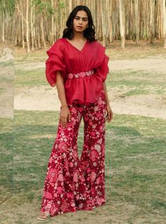 Indian Outfits Modern, Pakistani Suit, Embroidered Pants, Simple Pakistani Dresses